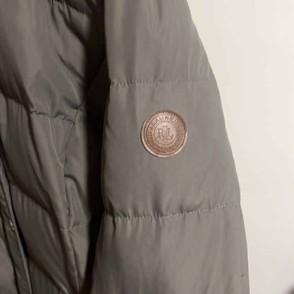 New jacket but little bit the furry is burn in washing machine - Picture 2 of 6